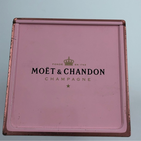 ‼️SALE‼️. MOET & CHANDON ‘Unique’ Collectible Champagne Case - Picture 9 of 13